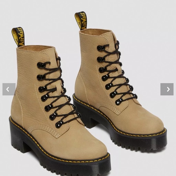 Dr Martens Leona combat lace up boots in Sand Nubuck Sz 7W - Picture 1 of 12